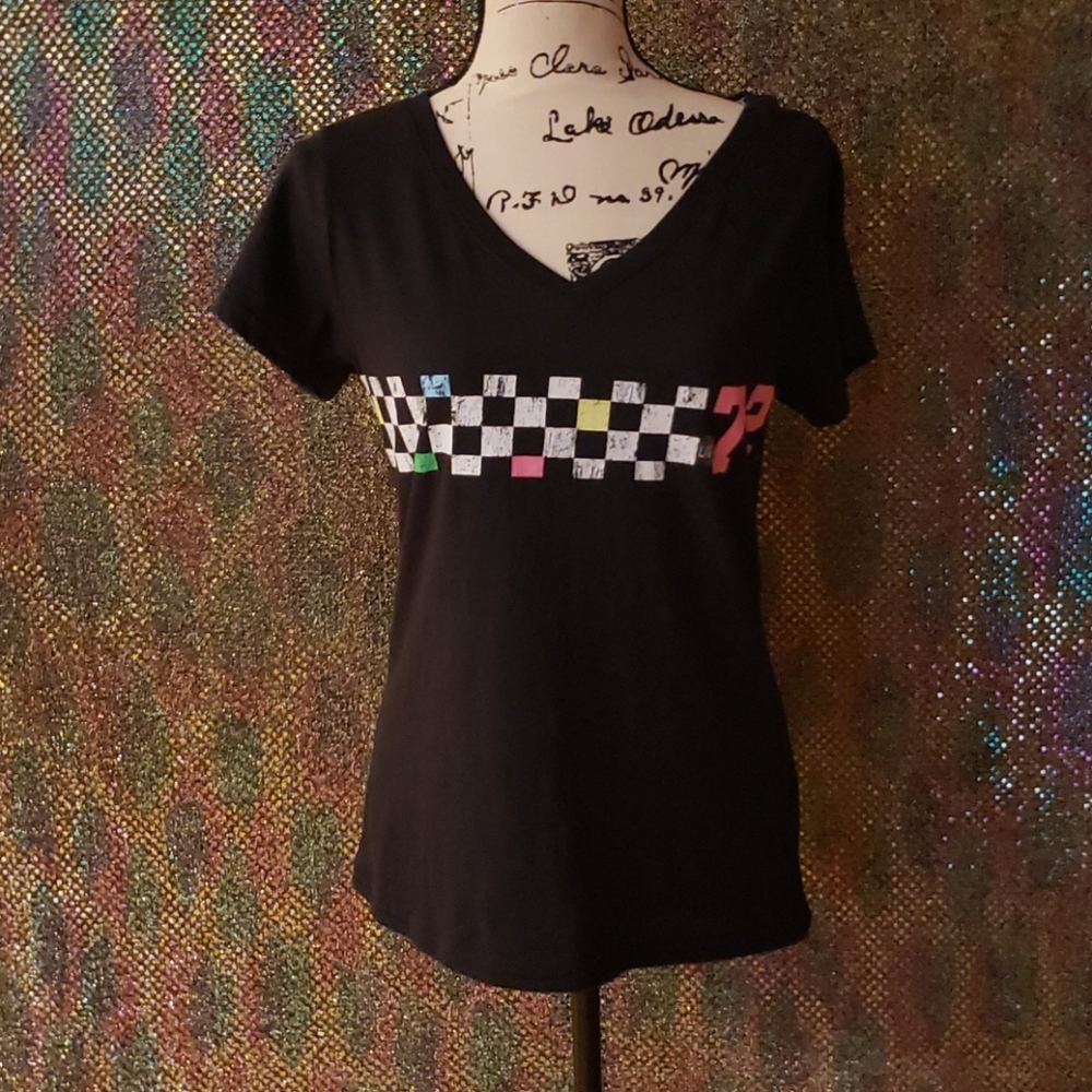 72 Graphic V-NECK